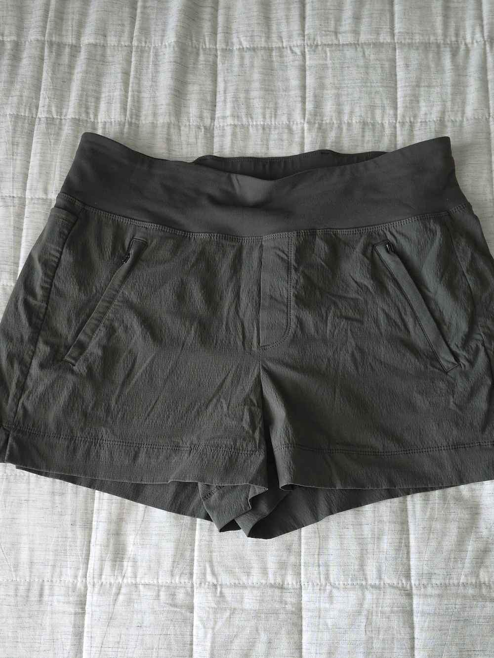 Athleta Trekkie North Short Size 8